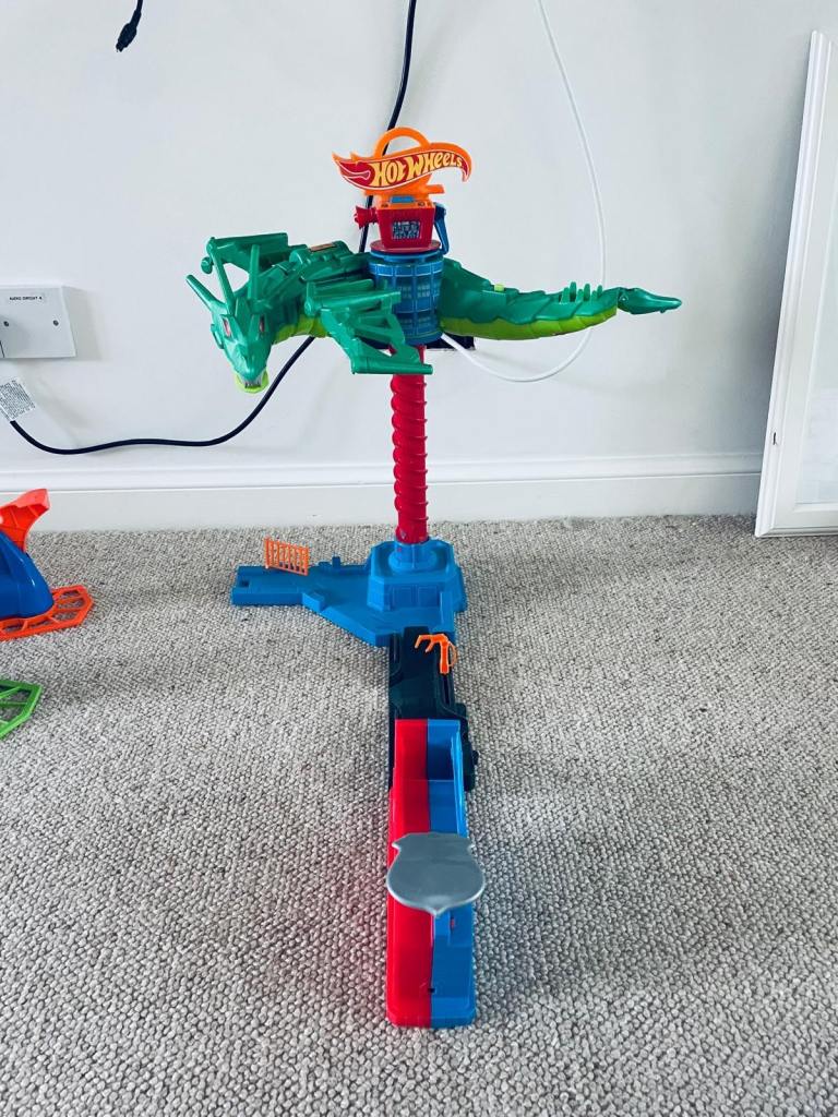 Hot wheels air attack dragon play set 