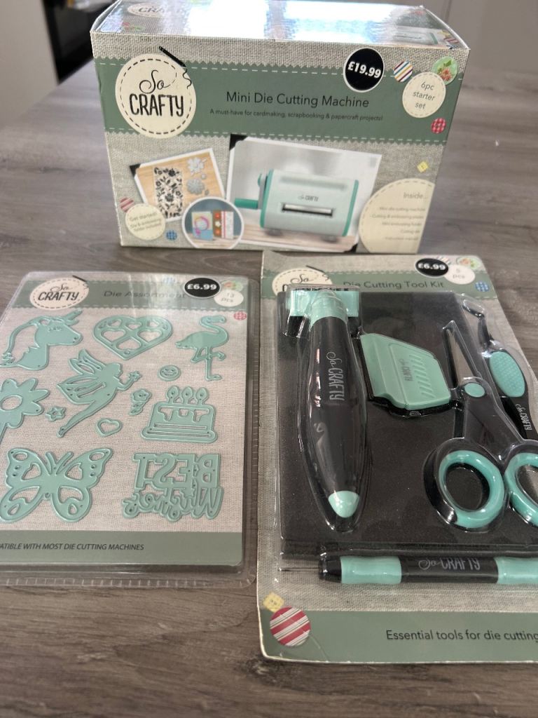 So Crafty Mini Die Cutting Machine with Die  and Tools - NEW