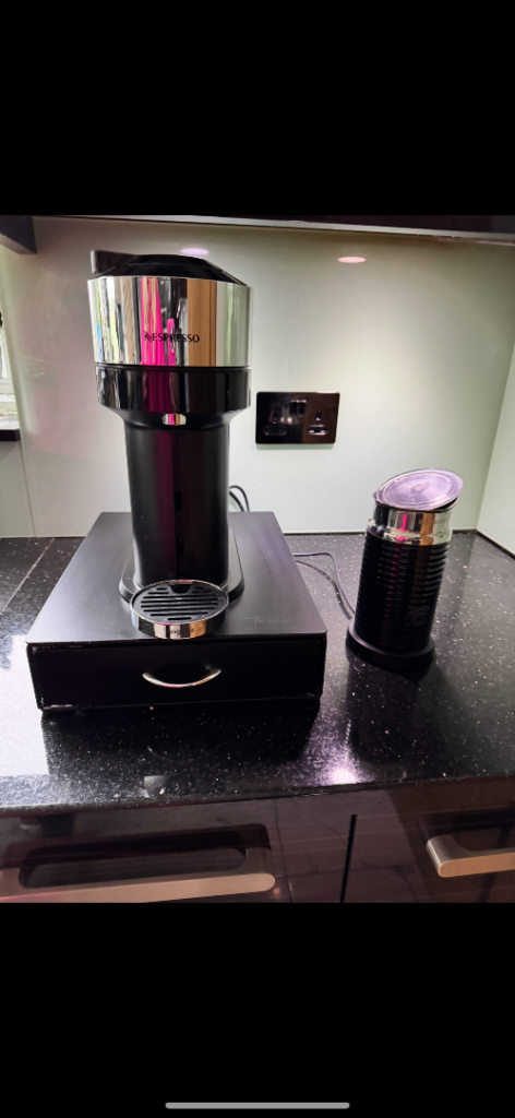 Nespresso coffee machine with Milk frother  