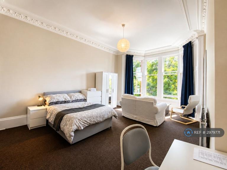 6 bedroom flat in Wilton St, Glasgow, G20 (6 bed) (#2979771)