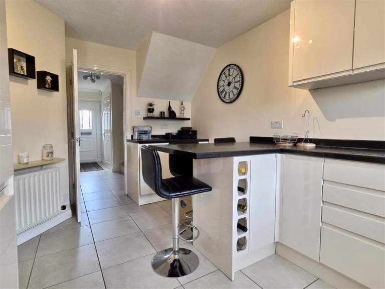 Kitchen Units with 6 integrated applinaces
