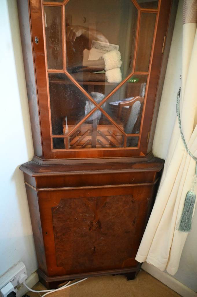 Corner display cabinet. 