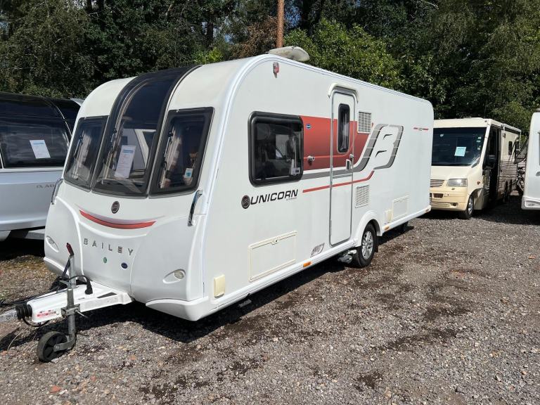 Bailey UNICORN VIGO - 2016 - 4 BERTH - REAR TRANSVERSE ISLAND BED - MOTOR MOVER