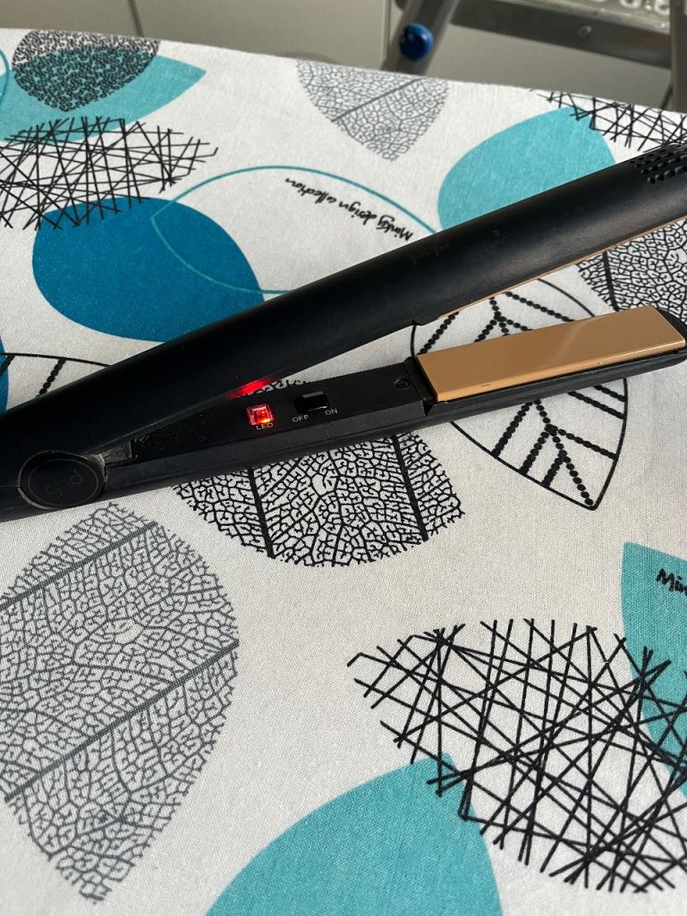 ghd 4.2B Hair Straighteners with Brush – Good Condition