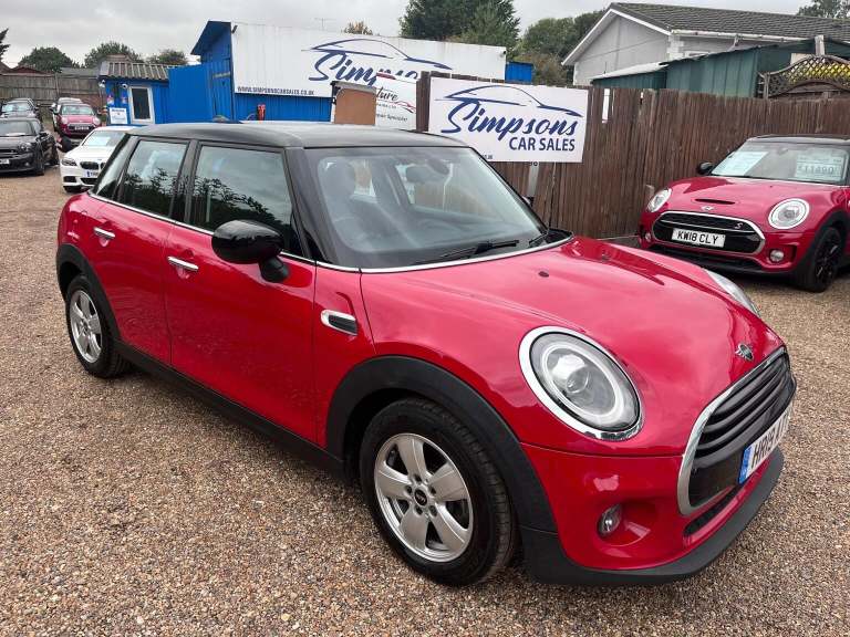 MINI HATCH 1.5 Cooper Classic Euro 6 (s/s) 5dr (red) 2019