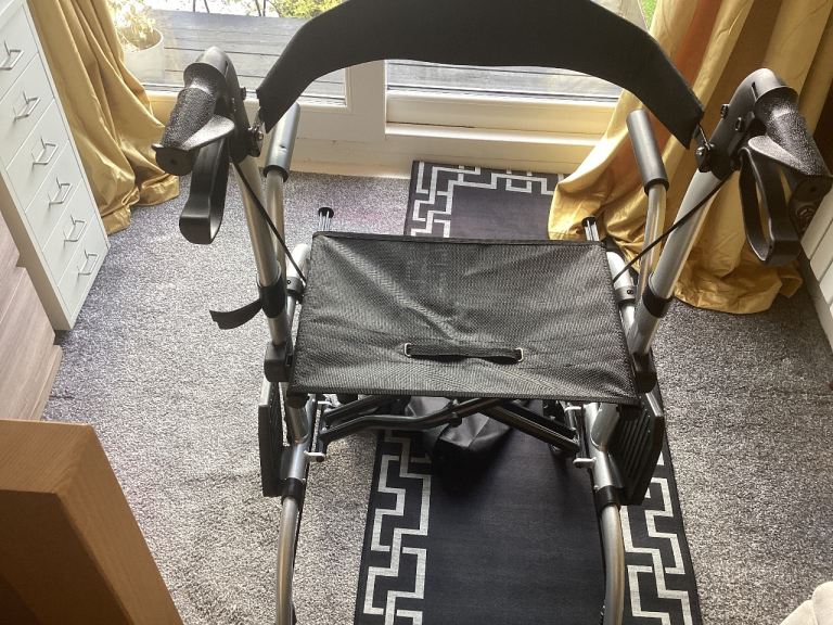 2in1 Rollator / Wheelchair