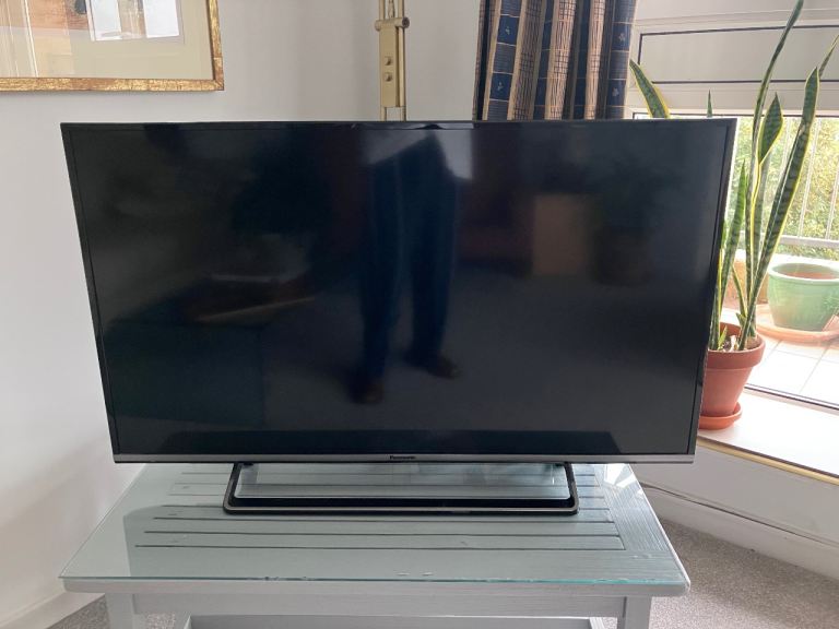 Panasonic 40-inch Smart TV TX-40DX600B – Good Condition