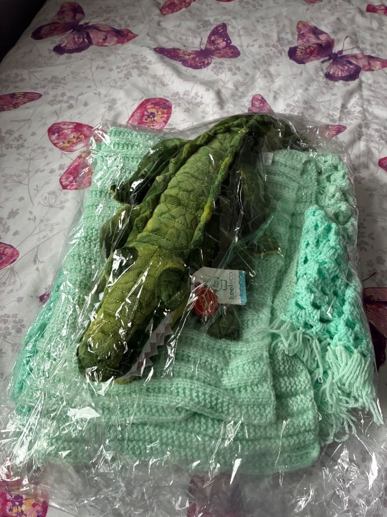 Handmade blankets and teddy gift hamper sets 