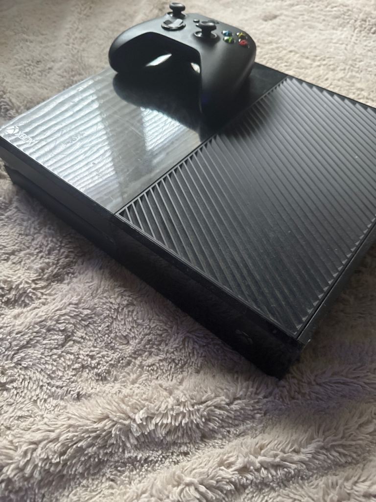 Xbox One Console with Original Controller - Good Condition