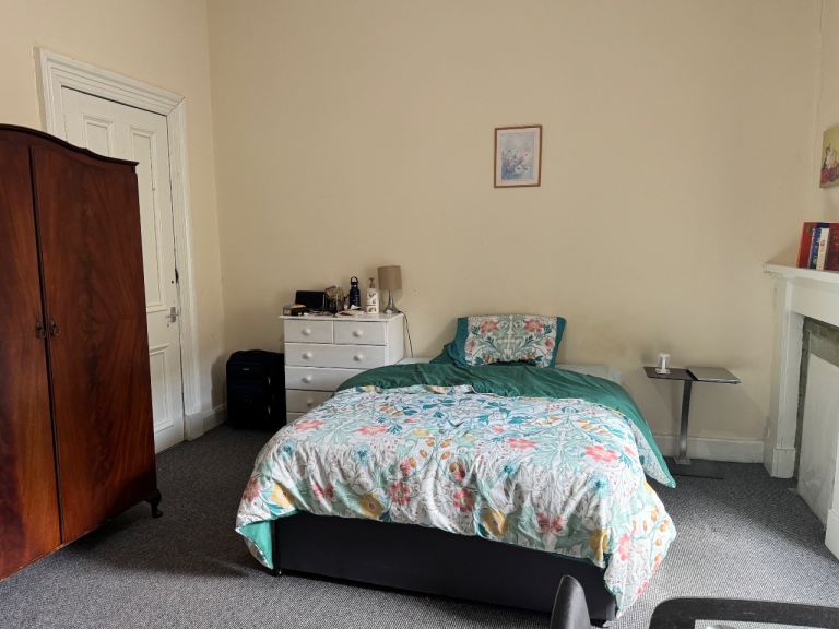 Large spacious room in two bed room house