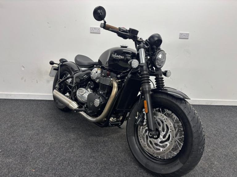 TRIUMPH BOBBER ** LONG MOT - FULL HISTORY - LOW MILES **