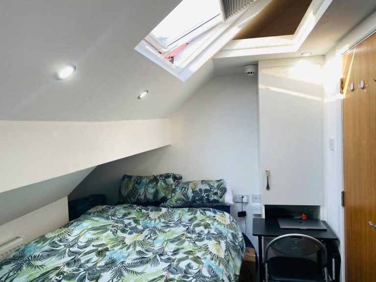 Studio Flat Available All Bills Included-Whalley Range-M16