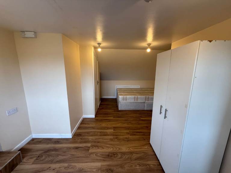 Ensuite room to rent couples welcome 