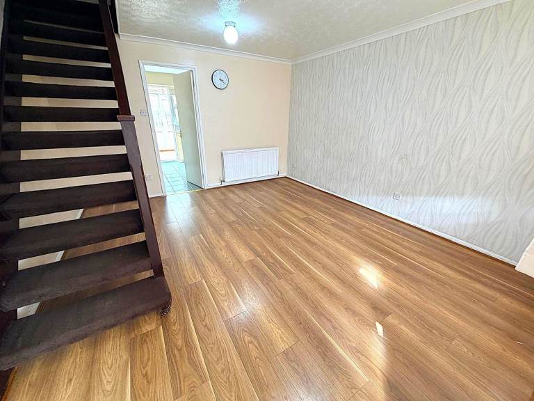 Our class spacious 2 bedrooms house with conservatory in Dagenham