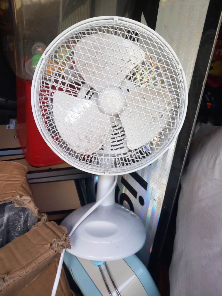 White Desk Fan – Good Condition