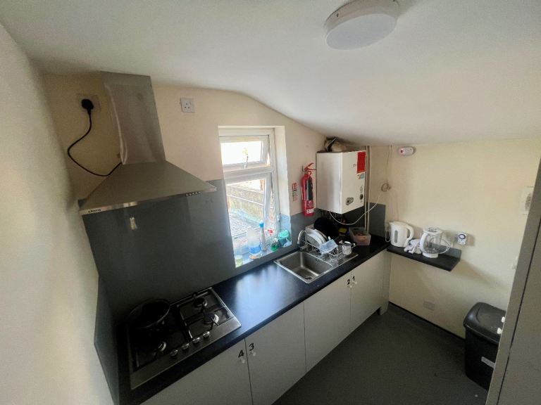 *** 5 Double Rooms Address: Hartington Road, Southall UB2 5AU