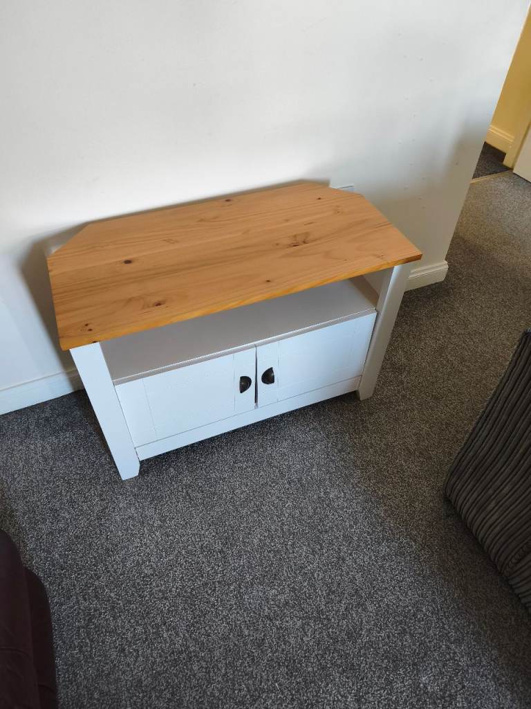 TV Stand / Media Unit – Excellent Condition