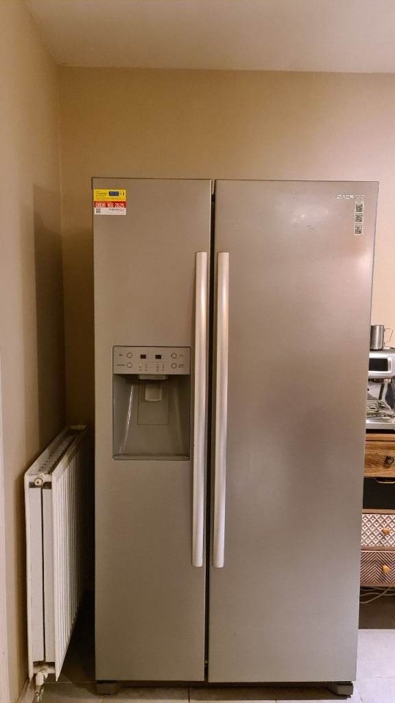 DAEWOO American Style Fridge Freezer - Silver 