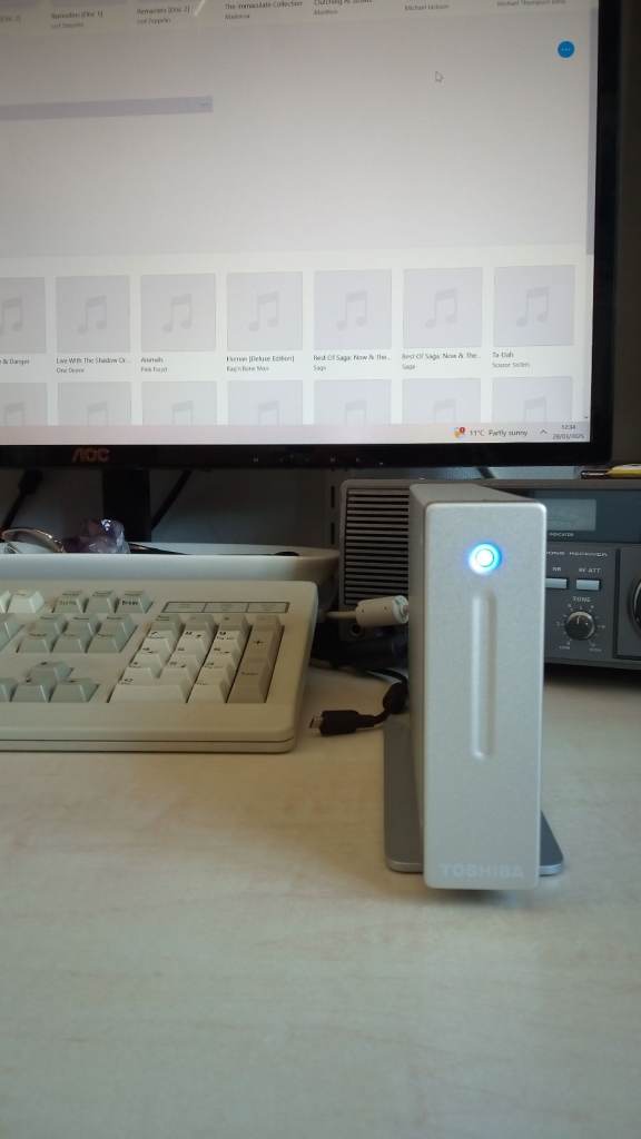 *REDUCED* Toshiba Desktop caddy HDD storage for Audio including 50GB various music. 