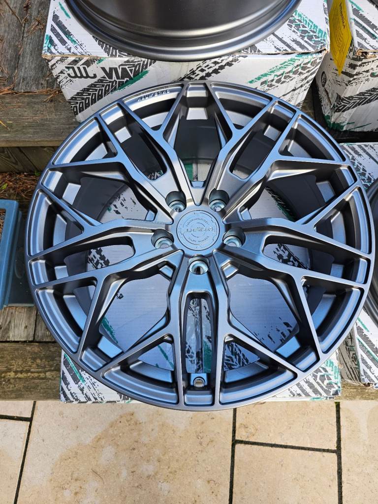 18 Inch x 4 Alloy wheels PCD 5x118