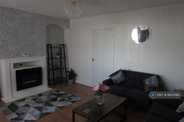 3 bedroom house in Gloster Rope Walk, Dover, CT17 (3 bed) (#1637040)