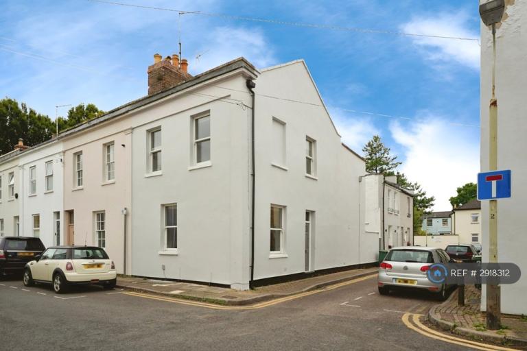 1 bedroom in Portland Square, Cheltenham, GL52 (#2918312)