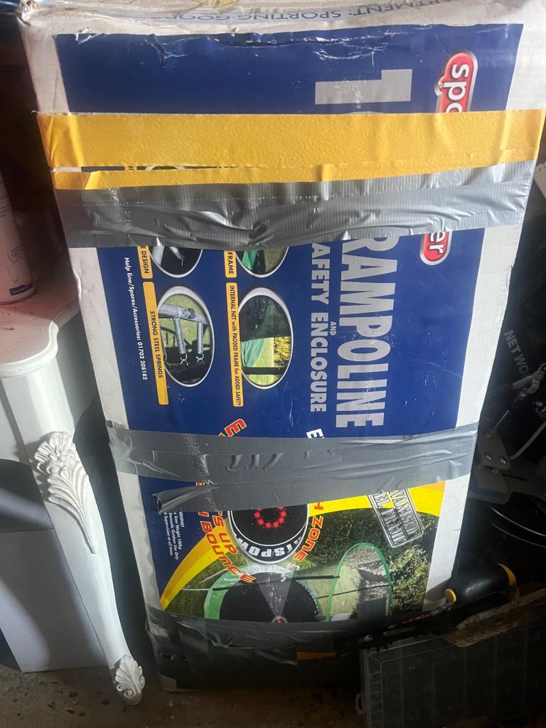 10 Foot Trampoline and Enclosure. 