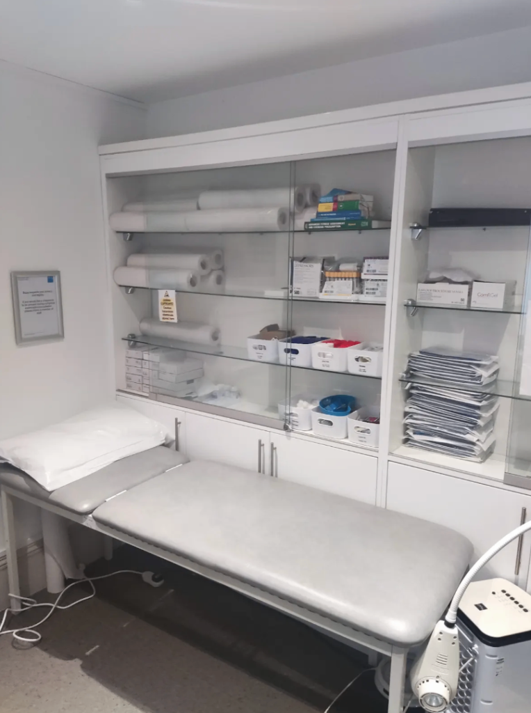 SUITE OF ROOMS FOR RENT OR CAN BE SEPERATED, SUITABLE FOR DENTISTRY OR PRIVATE DOCTORS OR THERAPIST