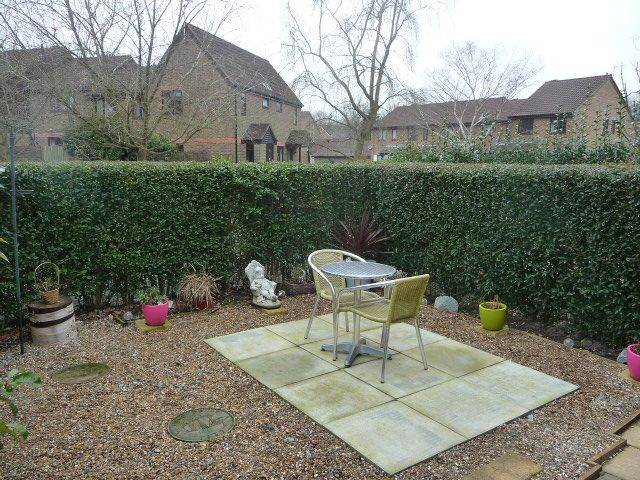 1 bed house for rent in North Holmwood, Dorking. Well maintained and cosy. £995pcm