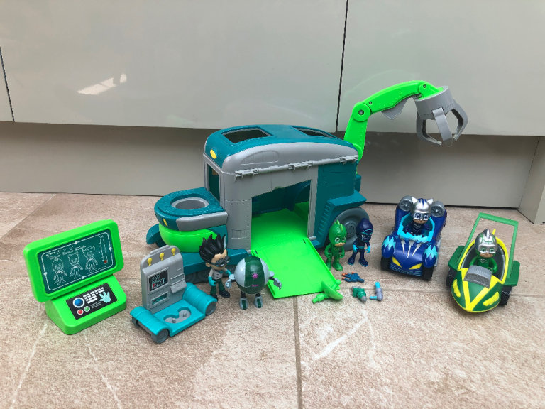 PJ Masks Romeo's Lab Playset & 2 additional PJ masks Car & Figures