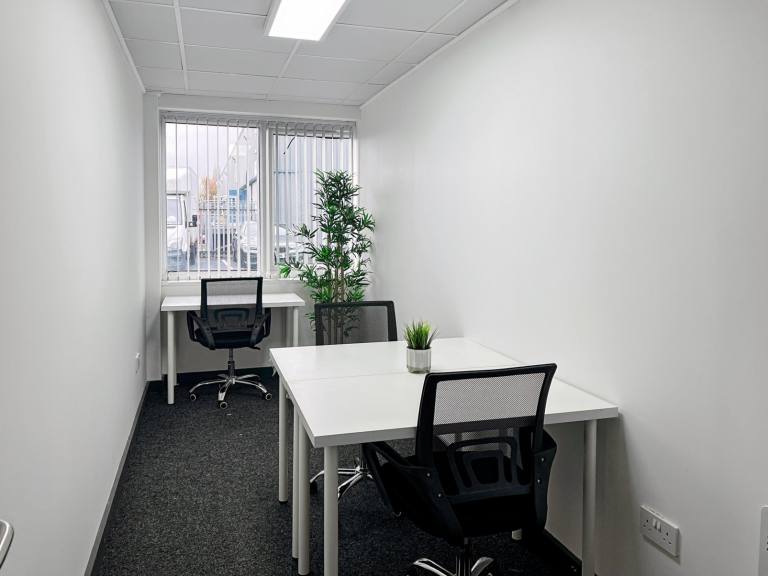 Leeds - LS28 6LE \ Flexible Small Office Space for Rent
