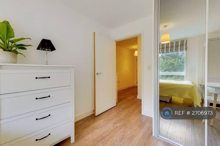 2 bedroom flat in Milles Square, London, SW9 (2 bed) (#2706973)