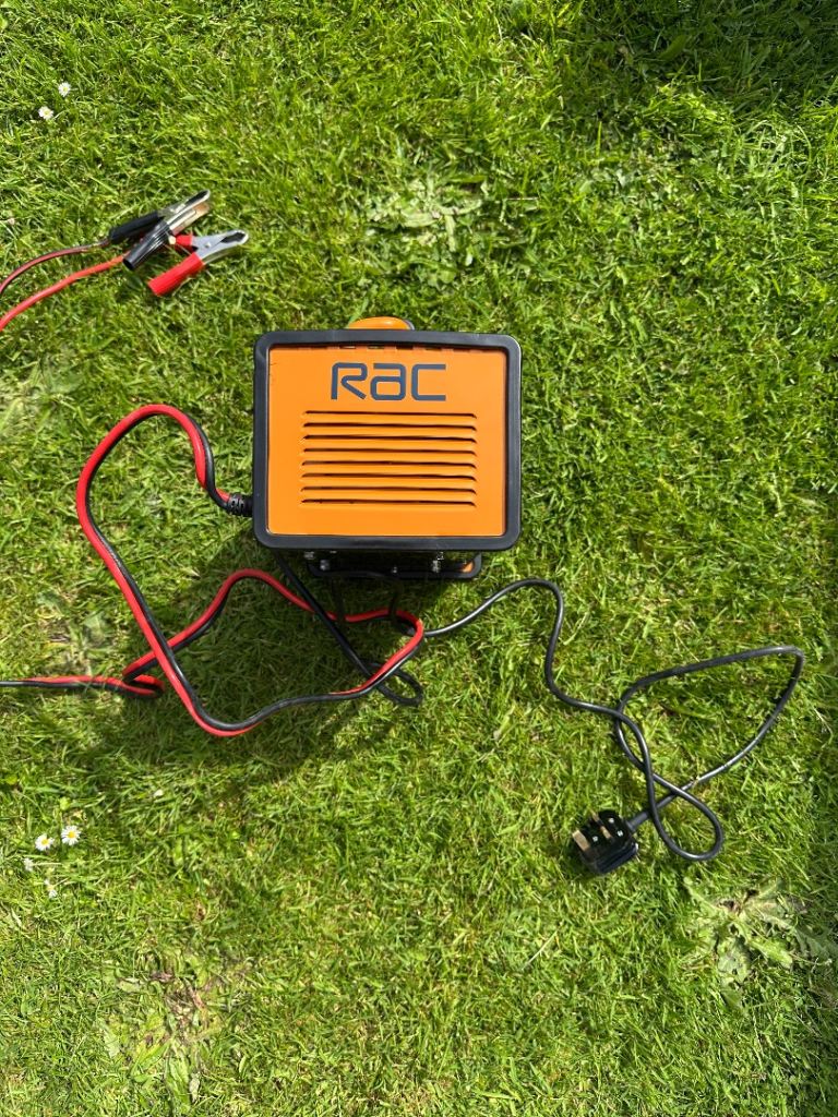 HEAVY DUTY BATTERY CHARGER 