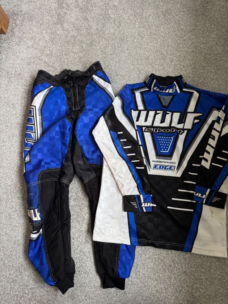 Wulfsport kids clothes - top 8/10 years - bottoms 26