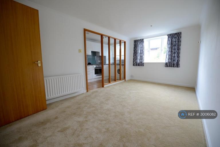 1 bedroom flat in Kingsworthy Close, Kingston Upon Thames, KT1 (1 bed) (#3006082)