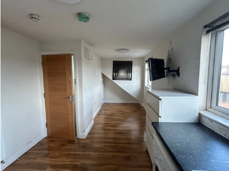 4 Bed 2 Bath Flat with Garden in West way, NW10 0LR - Some Bills included