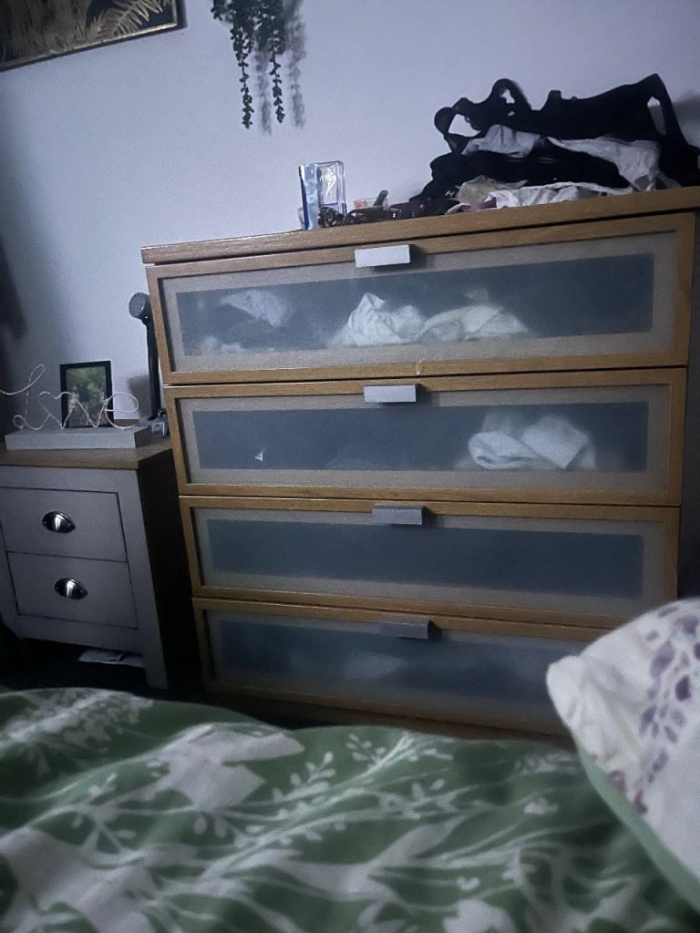 Chest of drawers 