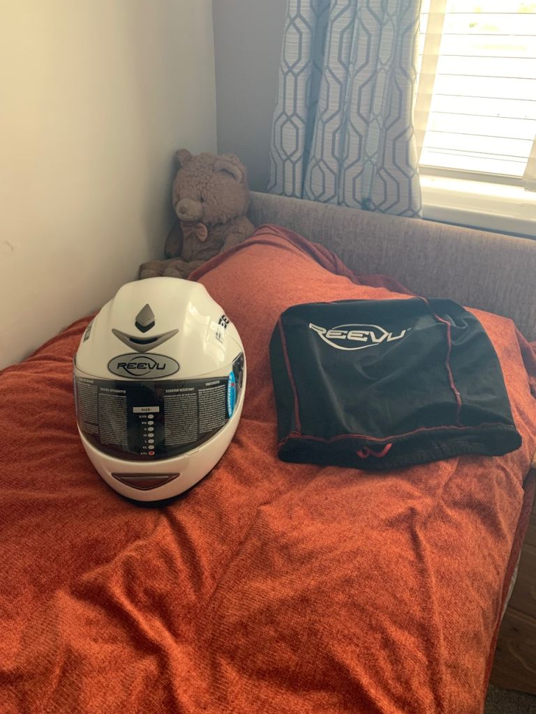 Reevu helmet brand new never worn 