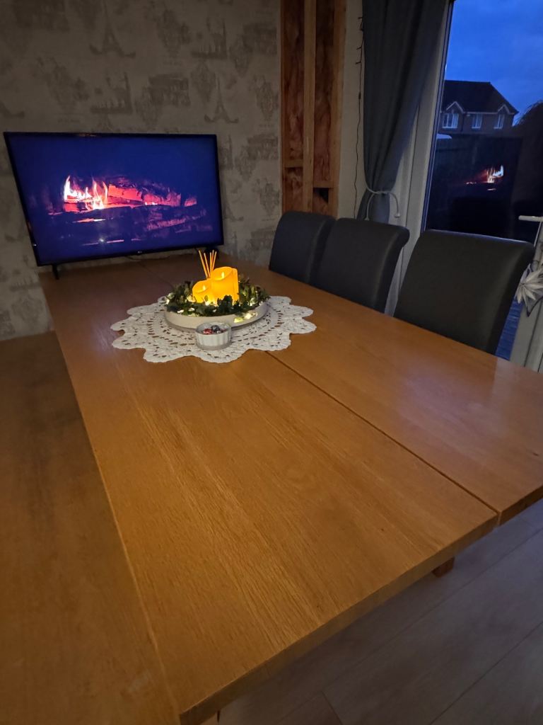 Dining table, chairs & bench 