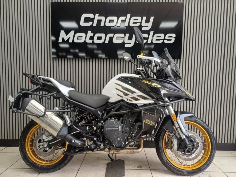 QJ MOTOR SRT900 SX  75 REG   499 MILES    LUGGAGE INCLUDED