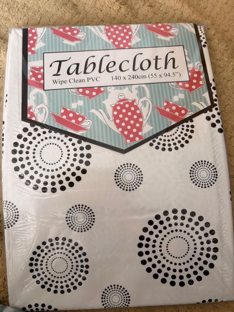 Large tablecloth 