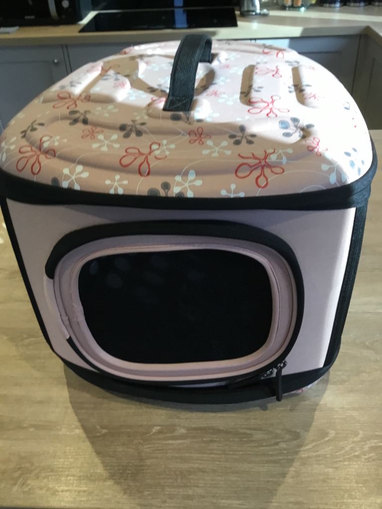 Smart Lightweight Fabric Space-Saving Cat Carrier in Very Good Condition 
