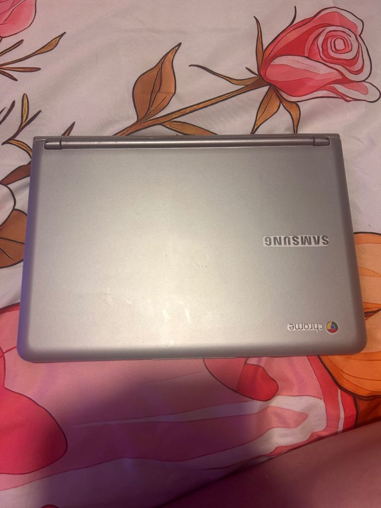 Good Condition Samsung Chromebook - Silver Laptop