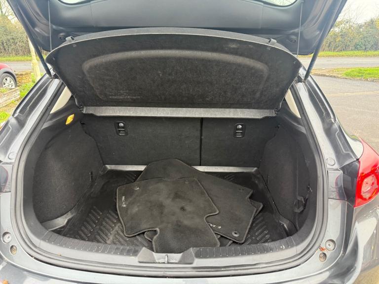 2015 Mazda Mazda3 2.2d Sport Nav 5dr HATCHBACK Diesel Manual