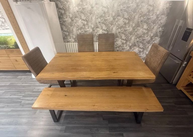 Oak dining table, bench and 4 dining chairsc