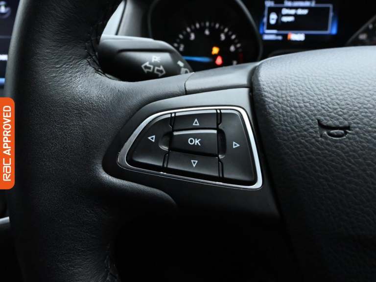 2015 Ford Focus 1.6 Zetec Hatchback 5dr Petrol Powershift Euro 6 (125 ps) Hatchback PETROL Automatic