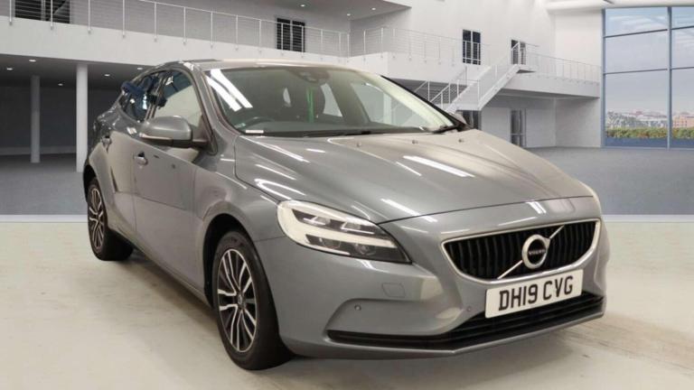 2019 Volvo V40 D2 [122] Momentum Edition 5dr HATCHBACK DIESEL Manual