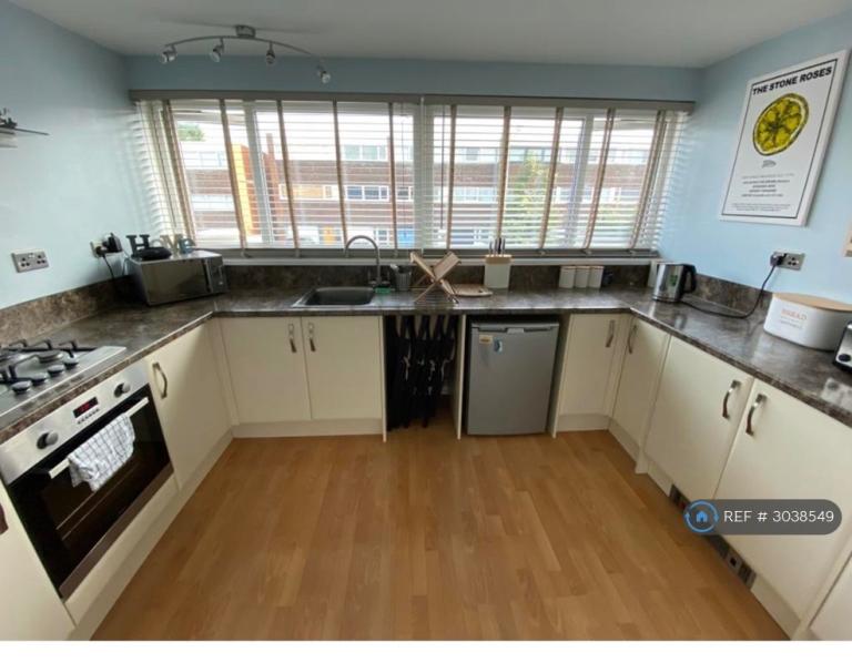 3 bedroom house in Merton Close, Oldbury, B68 (3 bed) (#3038549)
