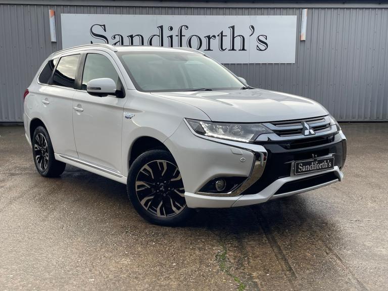 2017 Mitsubishi Outlander 2.0h 12kWh GX4hs SUV 5dr Petrol Plug-in Hybrid CVT 4WD Euro 6 (s/s) (20...