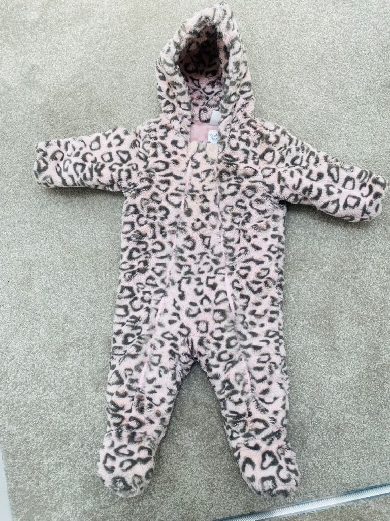 Baby girl snowsuit 6-12 months, almost new